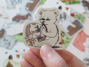 sticker petit ours mignon voyage illustration Tiphaine Boilet illustrateur freelance Nantes Angers