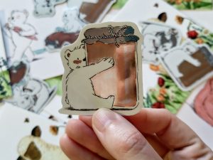 sticker petit ours mignon pot de miel illustration Tiphaine Boilet illustratrice Nantes Angers