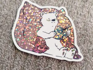 sticker petit ours mignon lecture illustration Tiphaine Boilet illustrateur freelance Nantes Angers